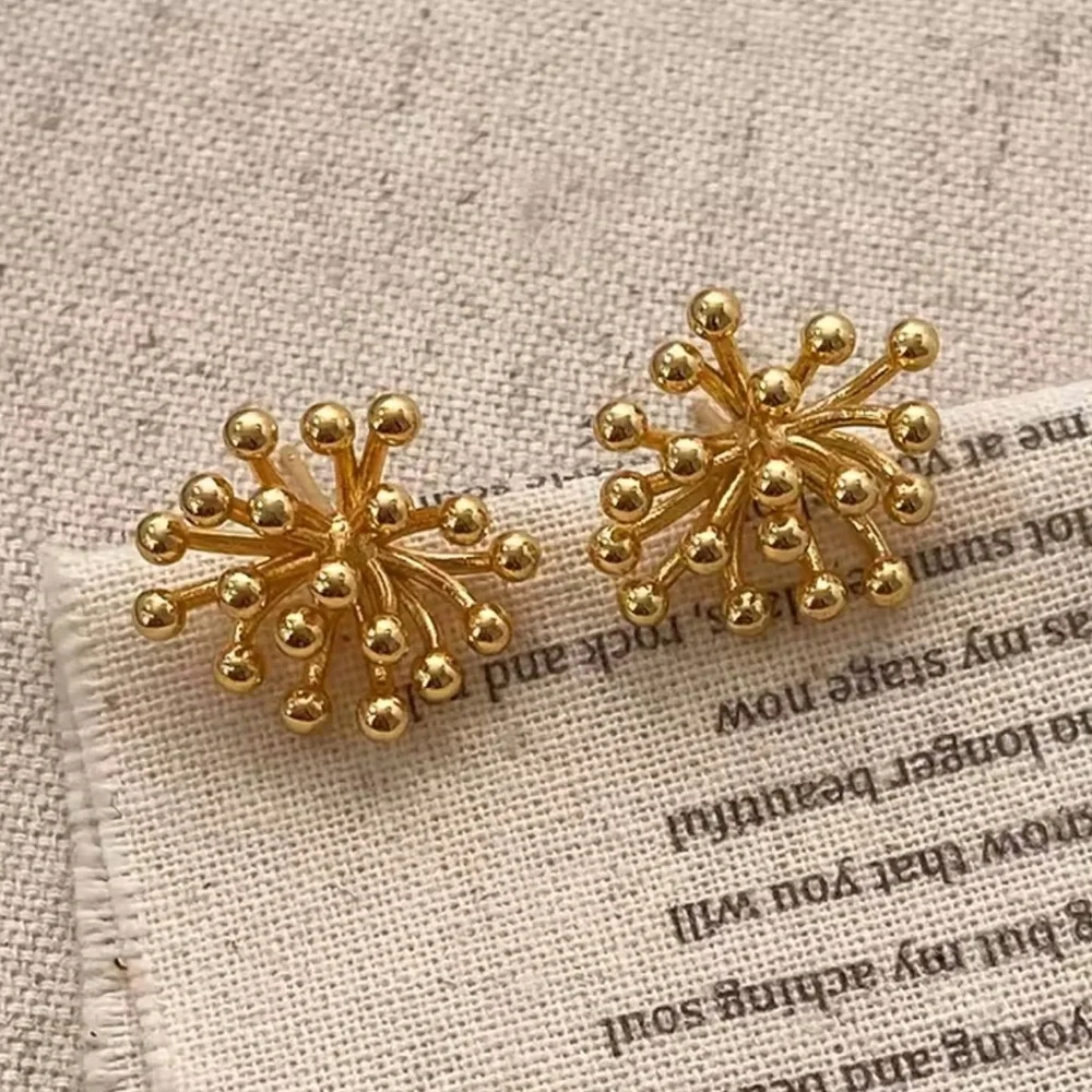 Celestial Gold Starburst Earrings – Modern Minimalist Studs